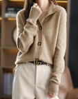 Primadon Damenpullover Kamel / XS Nora Damen Strickjacke | Hochkragen, Vintage-Charme, Bequem