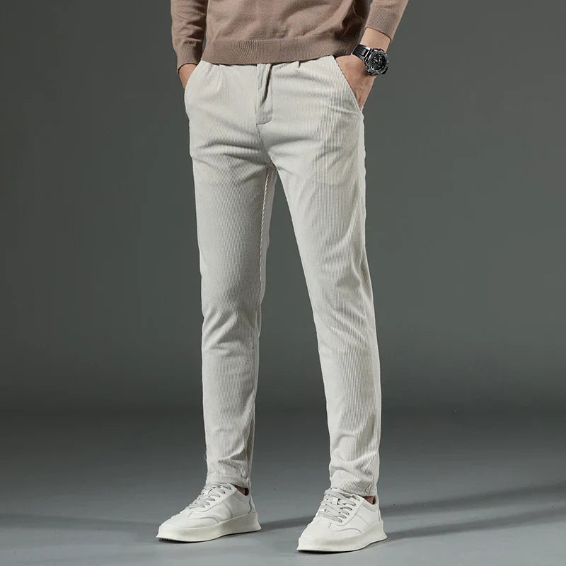 Elegante Cordhose für Herren maßgeschneiderte Passform vielseitig weich 4
