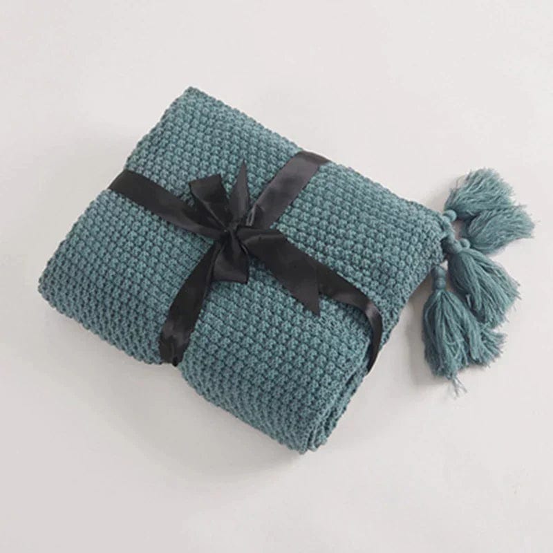 Cozy Wool Blanket for Unisex Scandinavian Design with Tassels 10