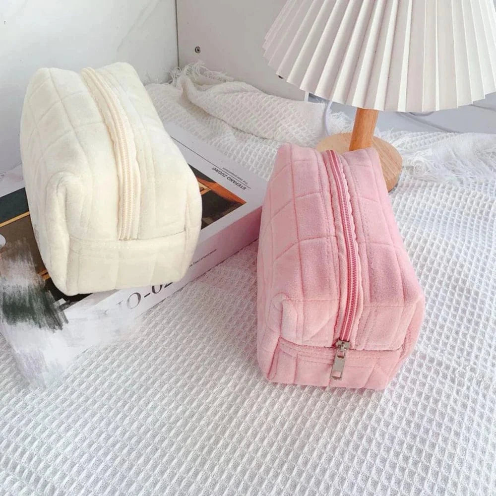 Pavoco Kosmetiktaschen & -etuis Nora kompakte Plüsch Kosmetiktasche für Damen weich