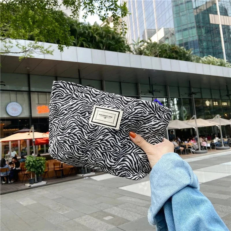 Pavoco Kosmetiktaschen Schwarz und Weiß Clara wasserfeste Kosmetiktasche für Damen kompakt