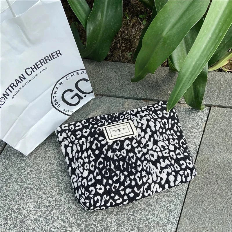 Pavoco Kosmetiktaschen Weißer Leopard Clara wasserfeste Kosmetiktasche für Damen kompakt