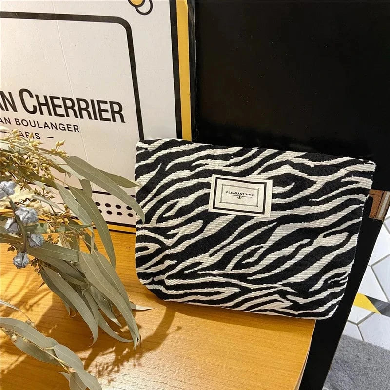 Pavoco Kosmetiktaschen Zebramuster Clara wasserfeste Kosmetiktasche für Damen kompakt