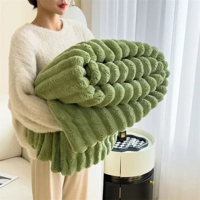 Luxurious Plush Maxi Blanket for Unisex Warm Versatile 7