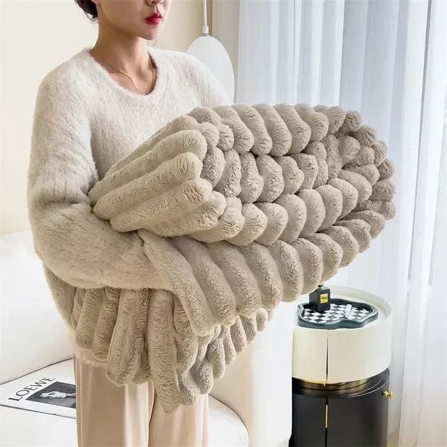 Luxurious Plush Maxi Blanket for Unisex Warm Versatile 4