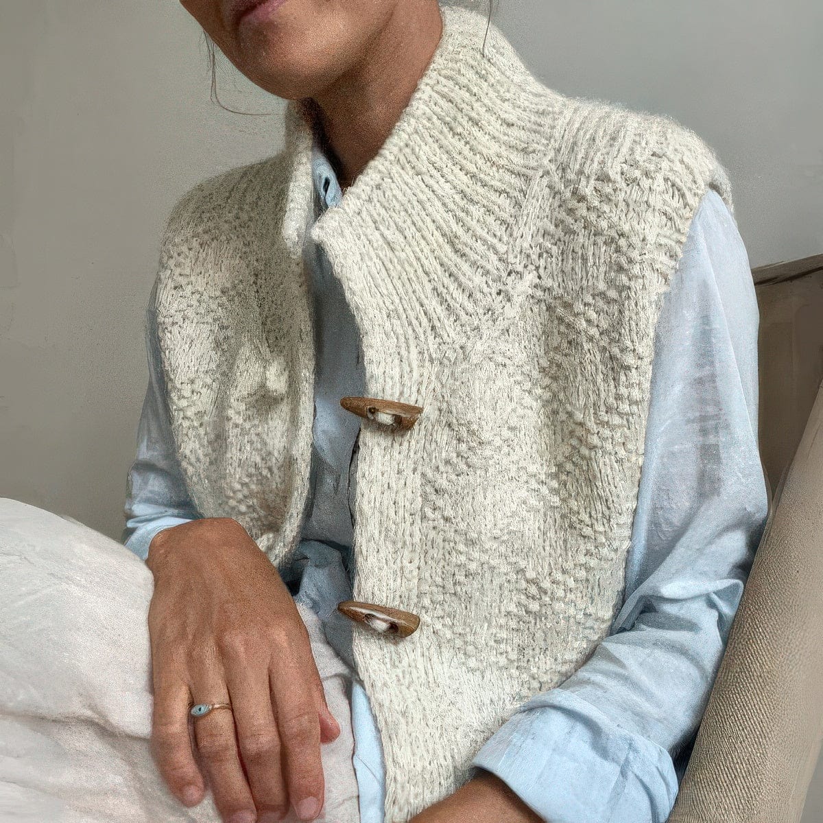 Primadon Damenpullover Silje | Schlichte Strickweste Damen mit Stehkragen lang