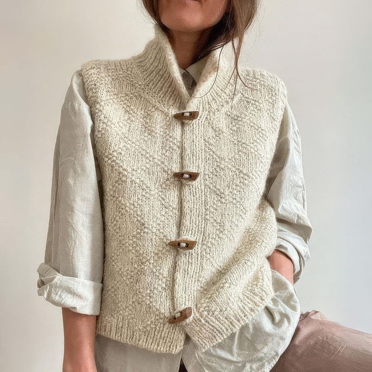 Primadon Damenpullover Silje | Schlichte Strickweste Damen mit Stehkragen lang