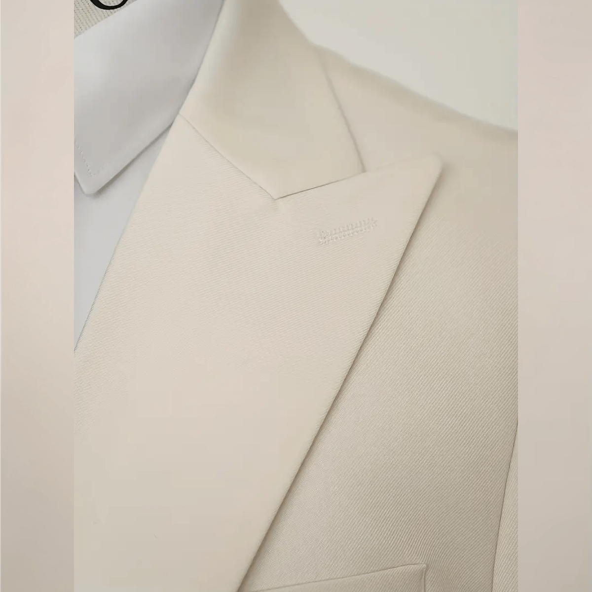 Primadon Herrenanzüge Leon | Eleganter Anzug für Herren mit Goldakzenten ganzjährig
