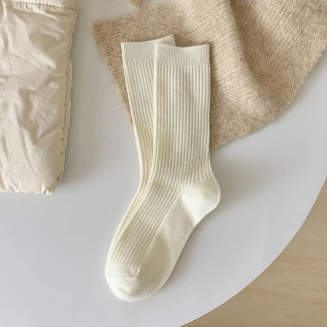 Primadon Socken & Strumpfwaren Milchiges Weiß Jennifer | Atmungsaktive Trachtensocken für Damen Retro